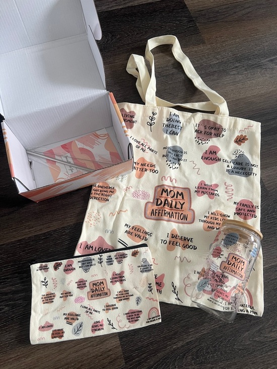 Accessories - (9) New Mom Daily Affirmation Tote, Pouch & Bottle Set - Cream with Pink Accents